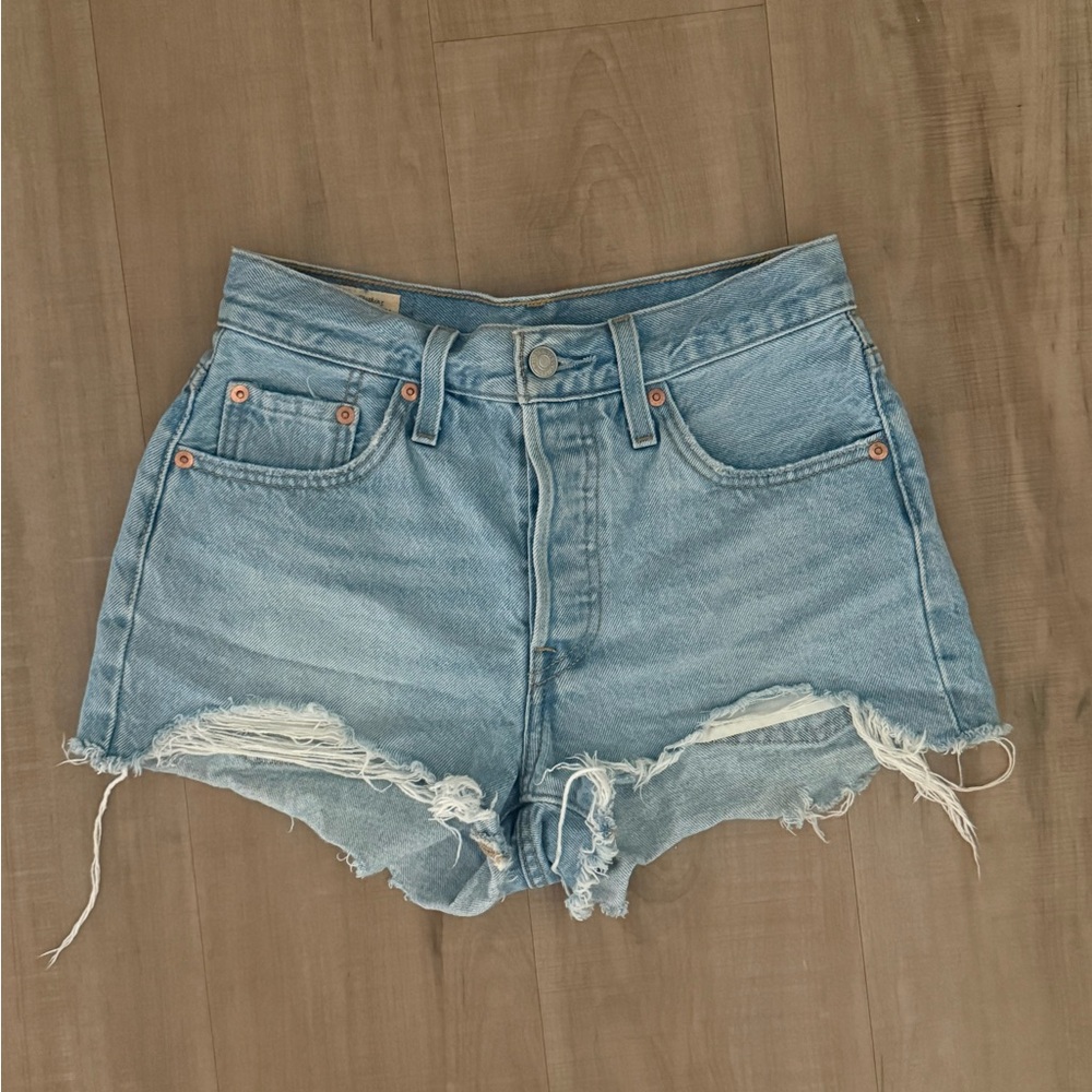 Levi's Light Wash Denim Cutoff Shorts with Raw Hem - Picture 2 of 2